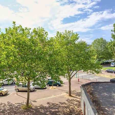 L'Elysee - Easy Check-In - Arrivee Autonome - Place Parking Privative - T2 Surequipe - Wifi - Netflix Apartment Courcouronnes Luaran gambar