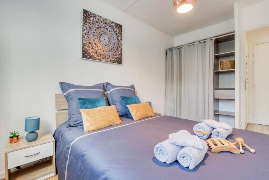 L'Elysee - Easy Check-In - Arrivee Autonome - Place Parking Privative - T2 Surequipe - Wifi - Netflix Apartment Courcouronnes Luaran gambar