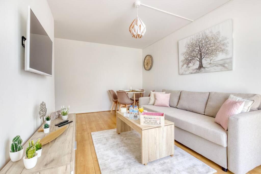 L'Elysee - Easy Check-In - Arrivee Autonome - Place Parking Privative - T2 Surequipe - Wifi - Netflix Apartment Courcouronnes Luaran gambar
