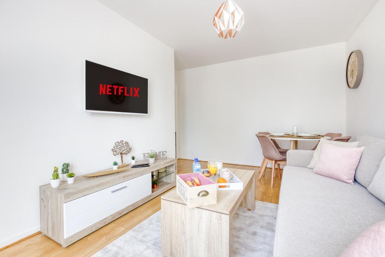 L'Elysee - Easy Check-In - Arrivee Autonome - Place Parking Privative - T2 Surequipe - Wifi - Netflix Apartment Courcouronnes Luaran gambar