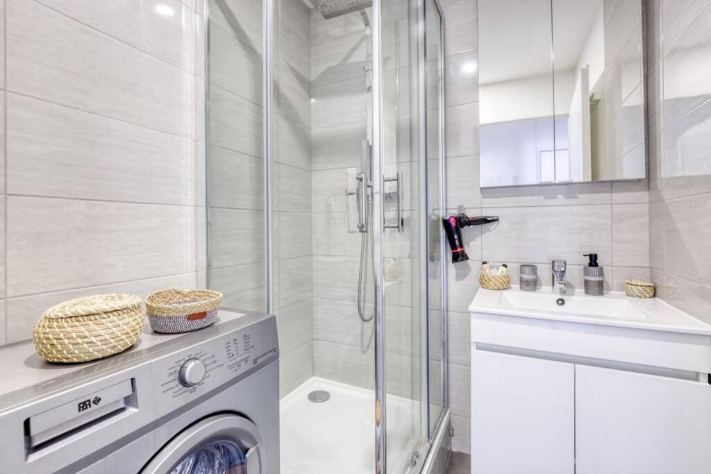 L'Elysee - Easy Check-In - Arrivee Autonome - Place Parking Privative - T2 Surequipe - Wifi - Netflix Apartment Courcouronnes Luaran gambar